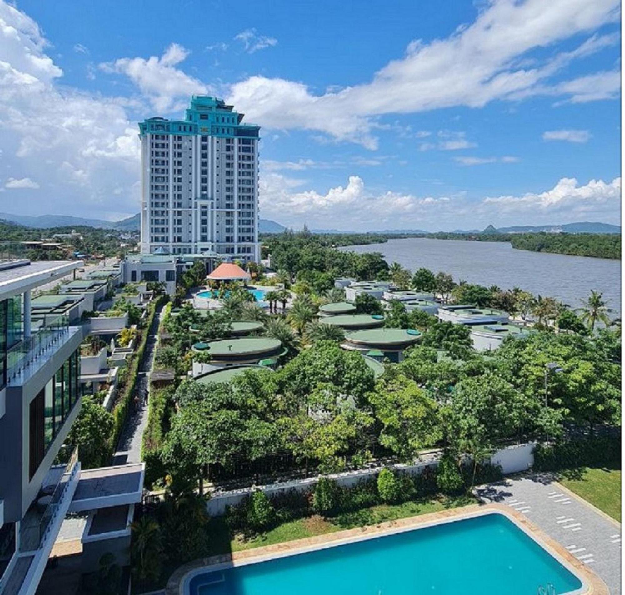 Castle Bayview Resort & Spa Kampot Exterior photo