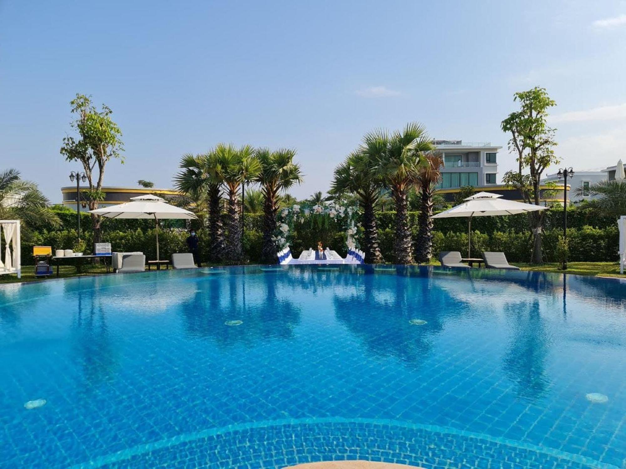 Castle Bayview Resort & Spa Kampot Exterior photo