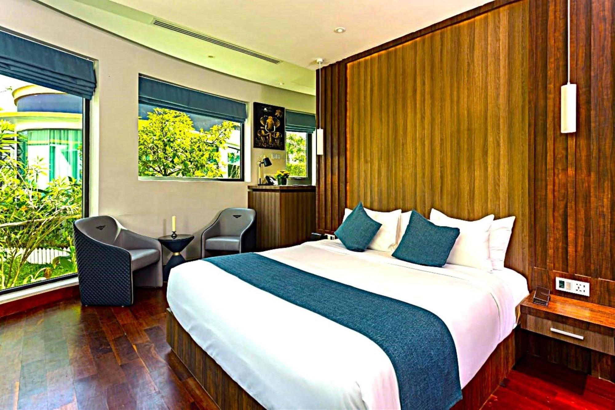 Castle Bayview Resort & Spa Kampot Exterior photo