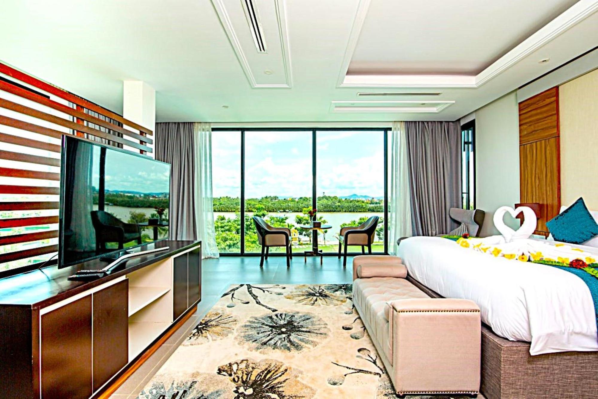 Castle Bayview Resort & Spa Kampot Exterior photo
