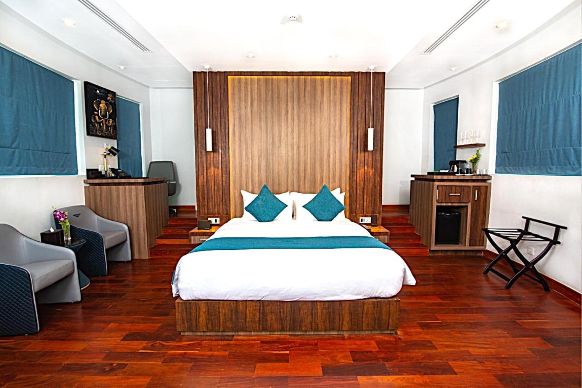 Castle Bayview Resort & Spa Kampot Exterior photo