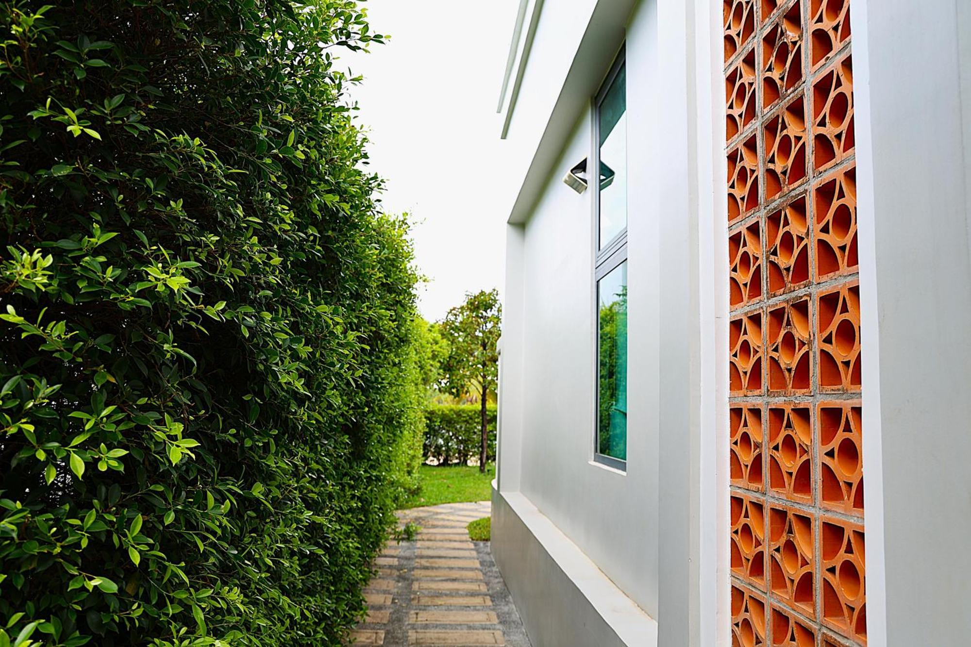 Castle Bayview Resort & Spa Kampot Exterior photo