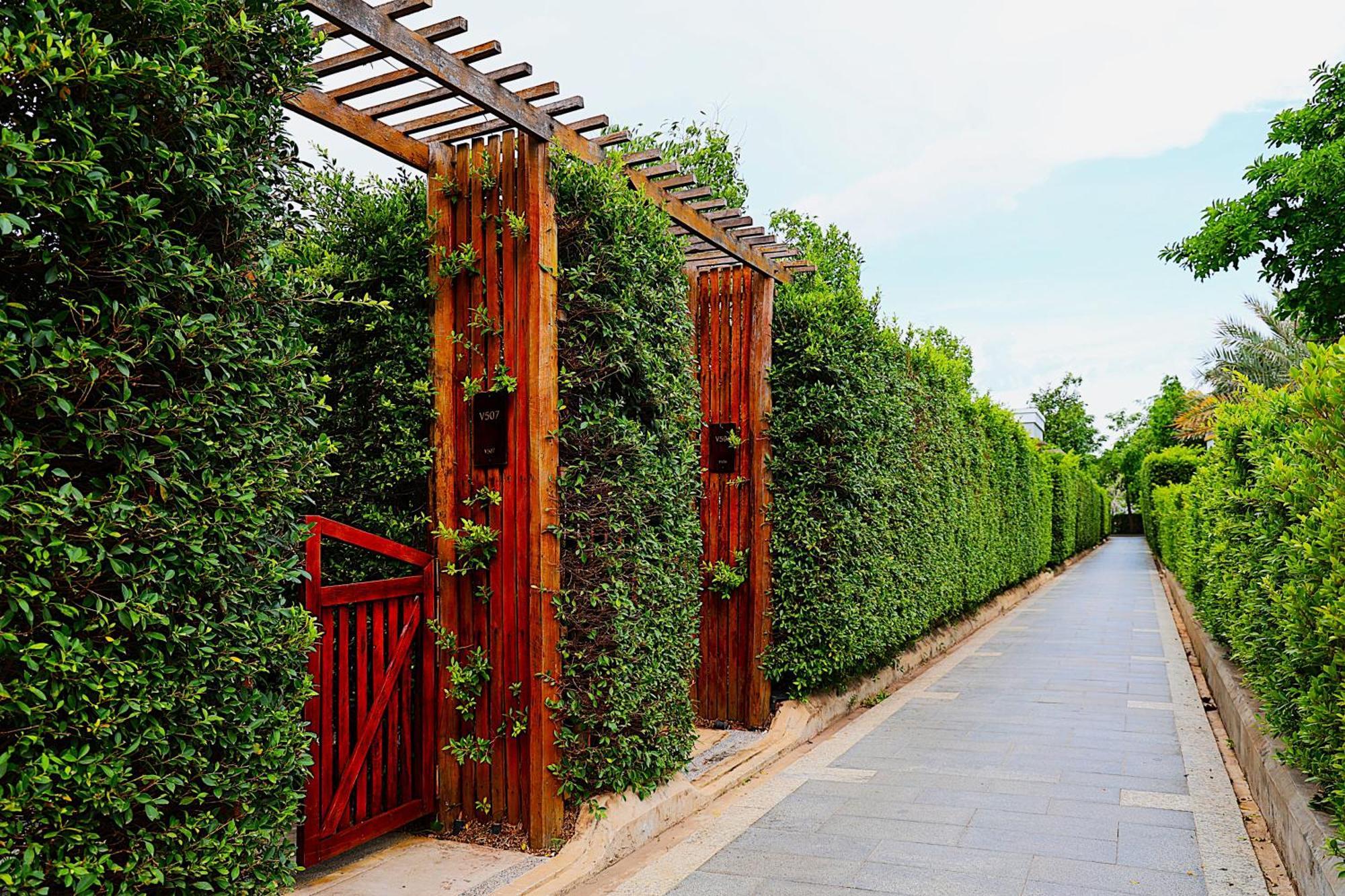 Castle Bayview Resort & Spa Kampot Exterior photo