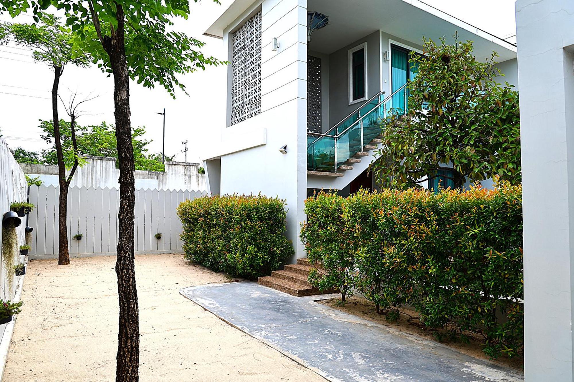 Castle Bayview Resort & Spa Kampot Exterior photo